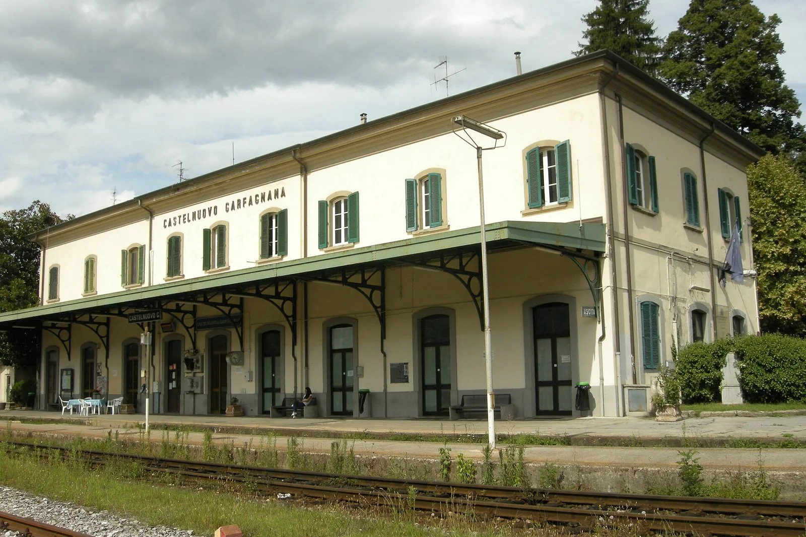 La stazione di Castelnuovo di Garfagnana, sulla linea Lucca-Aulla